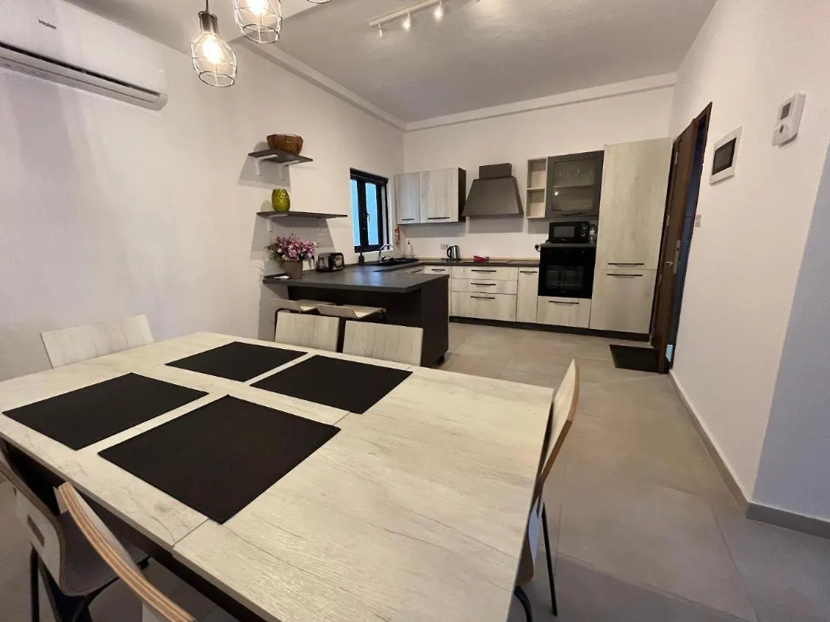 Large 3 Bedroom Apartment Pembroke Malta